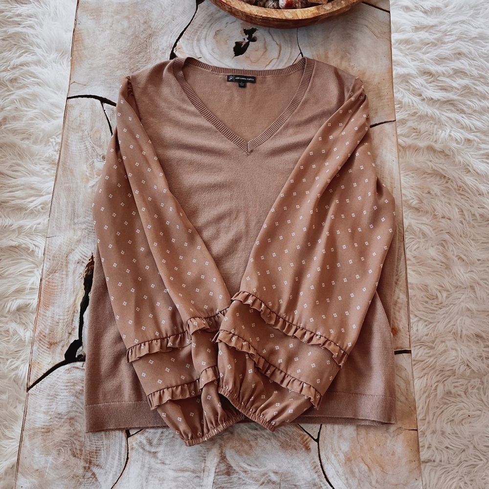 Adrianna Papell Tan V-Neck Sweater with Billowy Sleeves